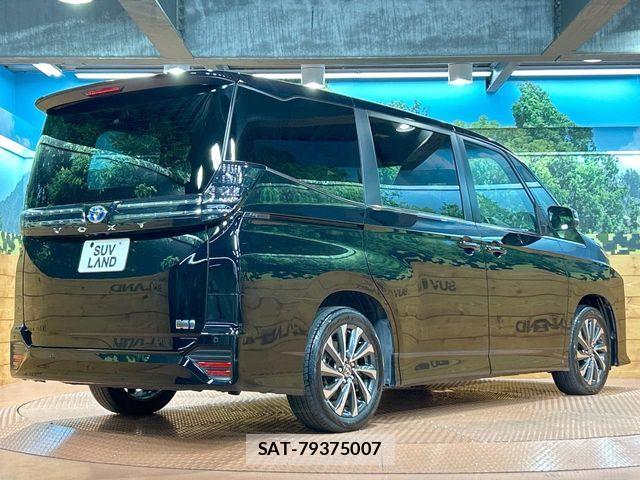 Toyota VOXY HYBRID 2023-07 8882921-17