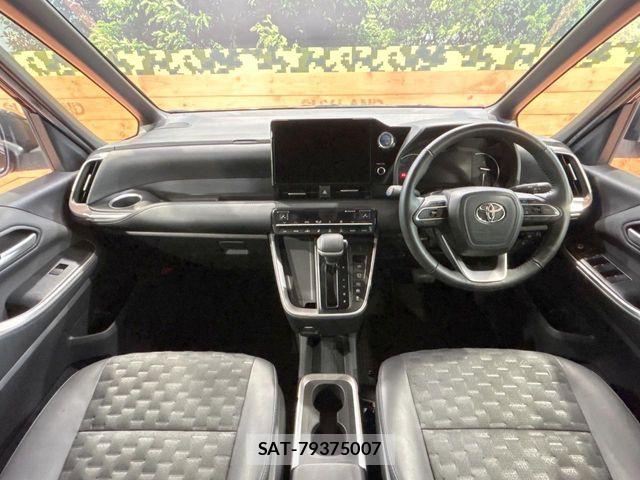Toyota VOXY HYBRID 2023-07 8882921-1