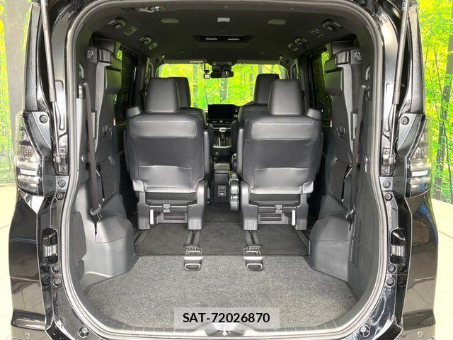 Toyota VOXY HYBRID 2023-10 8882925-10