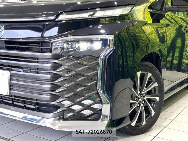 Toyota VOXY HYBRID 2023-10 8882925-12