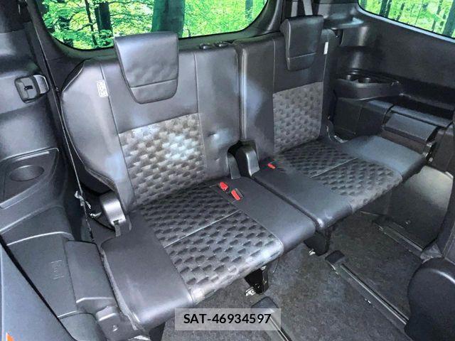 Toyota VOXY HYBRID 2023-02 8882923-9
