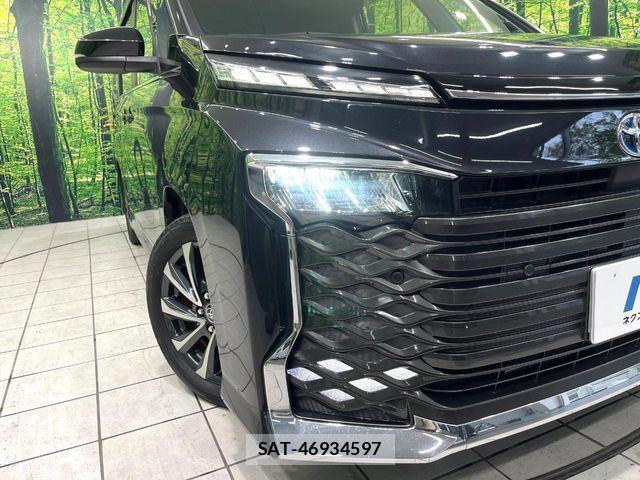 Toyota VOXY HYBRID 2023-02 8882923-12