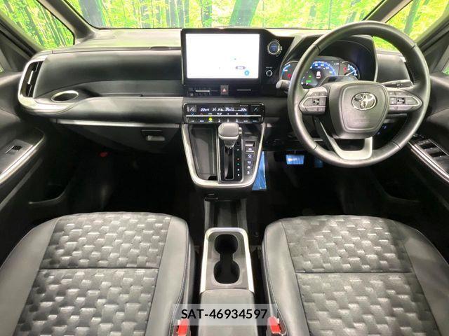 Toyota VOXY HYBRID 2023-02 8882923-1