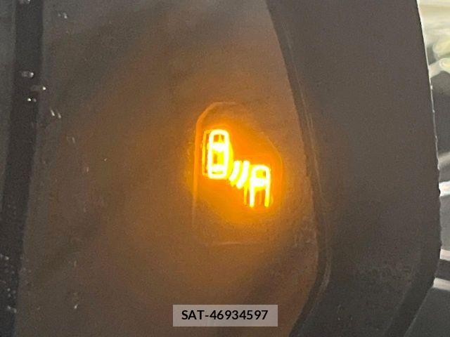 Toyota VOXY HYBRID 2023-02 8882923-6