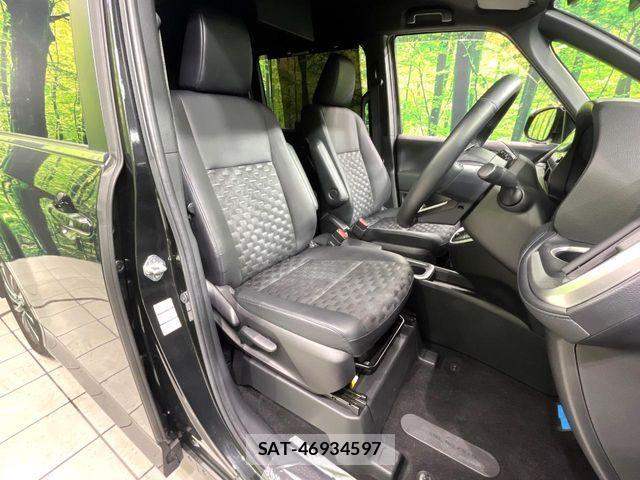 Toyota VOXY HYBRID 2023-02 8882923-7