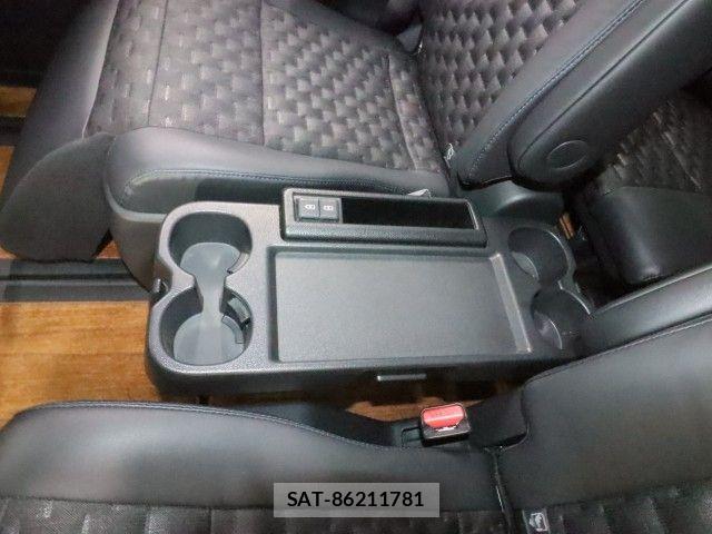 Toyota VOXY HYBRID 2024-08 8882918-9