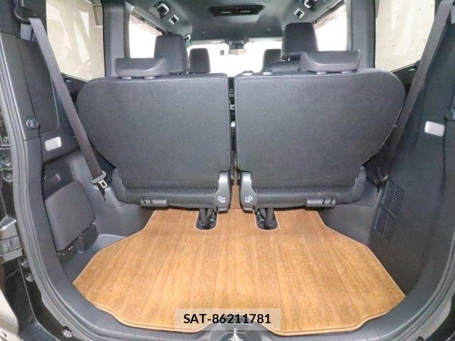 Toyota VOXY HYBRID 2024-08 8882918-11