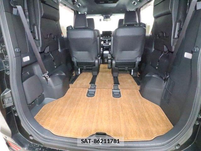 Toyota VOXY HYBRID 2024-08 8882918-12