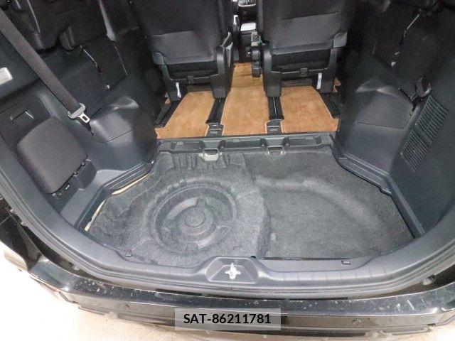 Toyota VOXY HYBRID 2024-08 8882918-13