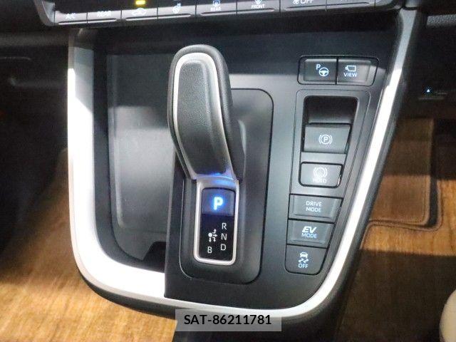Toyota VOXY HYBRID 2024-08 8882918-22
