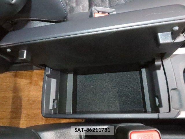 Toyota VOXY HYBRID 2024-08 8882918-24