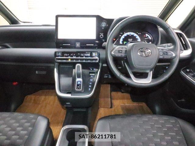 Toyota VOXY HYBRID 2024-08 8882918-2