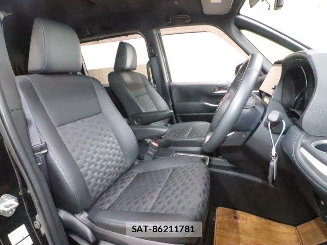 Toyota VOXY HYBRID 2024-08 8882918-3