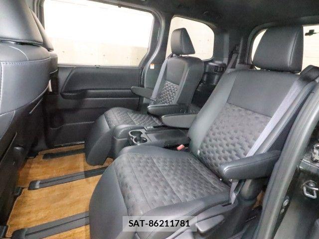 Toyota VOXY HYBRID 2024-08 8882918-7