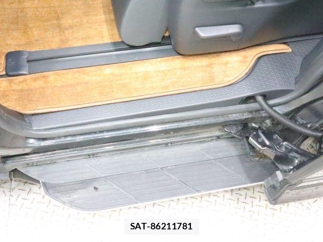 Toyota VOXY HYBRID 2024-08 8882918-8