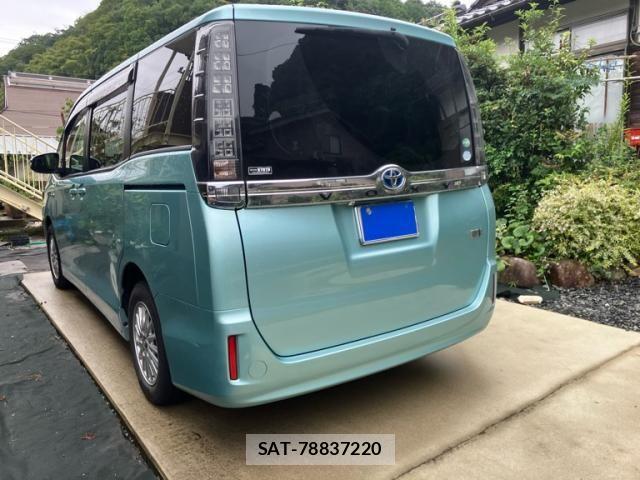 Toyota VOXY HYBRID 2014-11 8882949-10