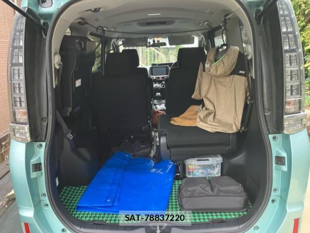 Toyota VOXY HYBRID 2014-11 8882949-11