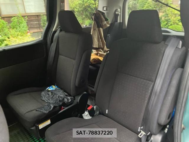 Toyota VOXY HYBRID 2014-11 8882949-14