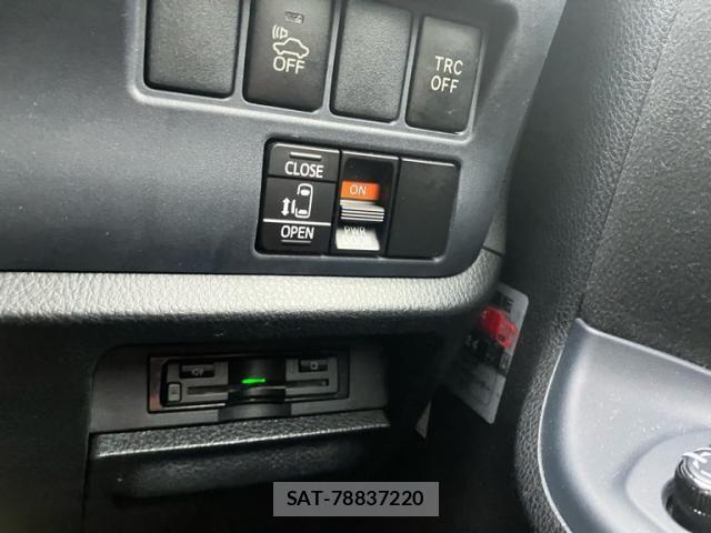 Toyota VOXY HYBRID 2014-11 8882949-17