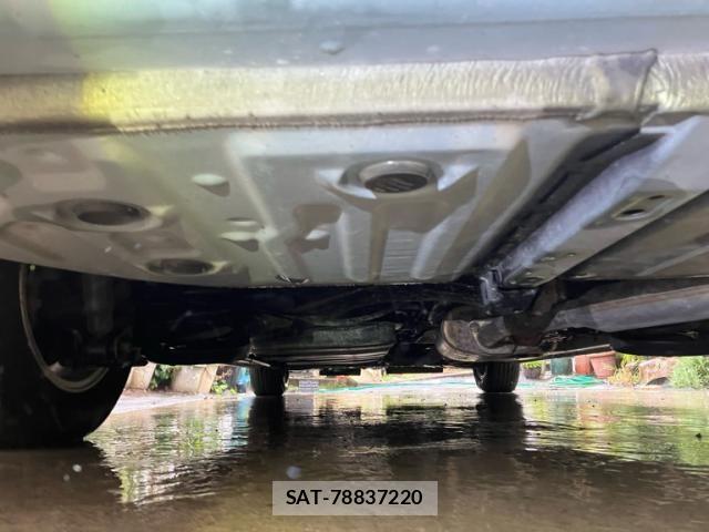 Toyota VOXY HYBRID 2014-11 8882949-24