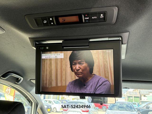 Toyota VOXY HYBRID 2018-09 8882940-18