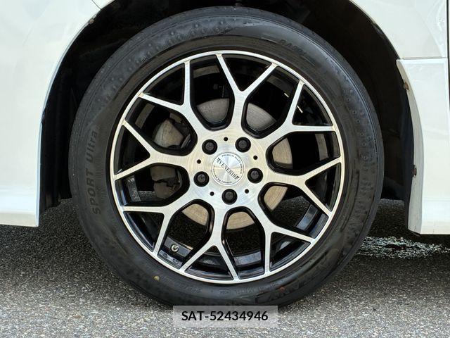 Toyota VOXY HYBRID 2018-09 8882940-28