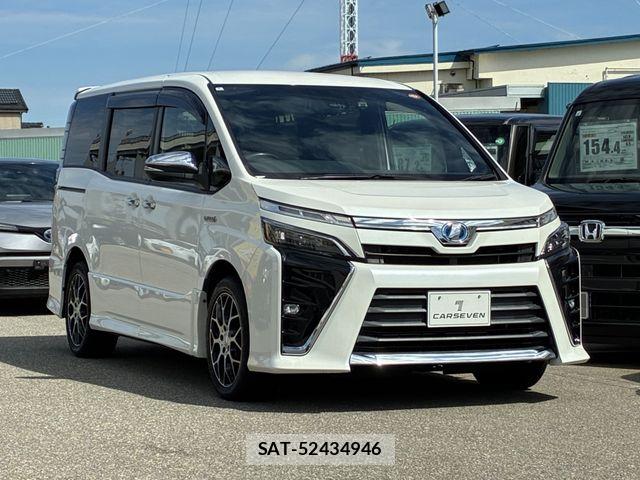 Toyota VOXY HYBRID 2018-09 8882940-3