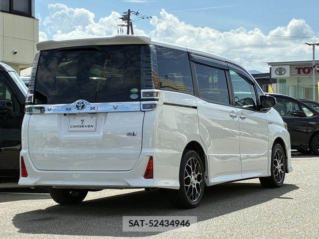 Toyota VOXY HYBRID 2018-09 8882940-5