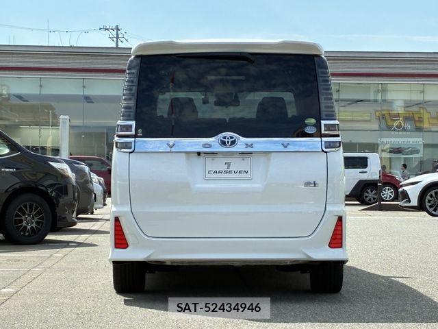 Toyota VOXY HYBRID 2018-09 8882940-6