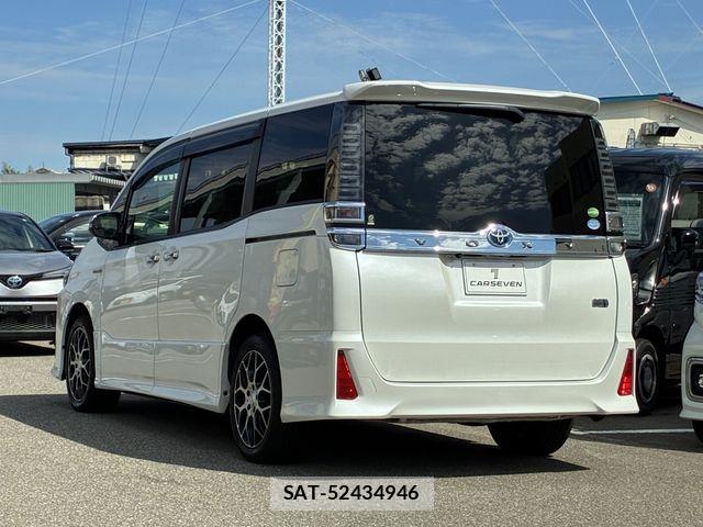 Toyota VOXY HYBRID 2018-09 8882940-7