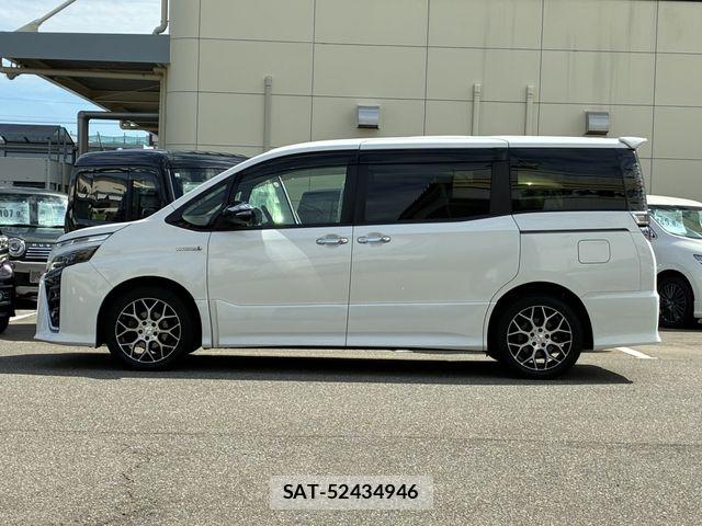 Toyota VOXY HYBRID 2018-09 8882940-8