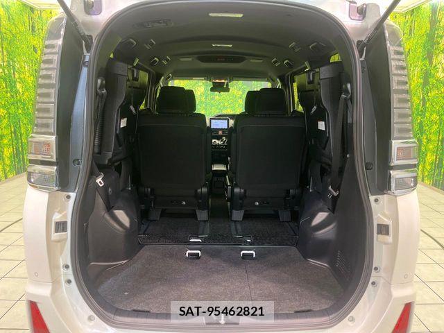 Toyota VOXY HYBRID 2020-03 8882933-11