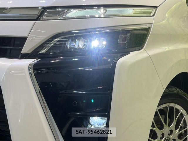 Toyota VOXY HYBRID 2020-03 8882933-12
