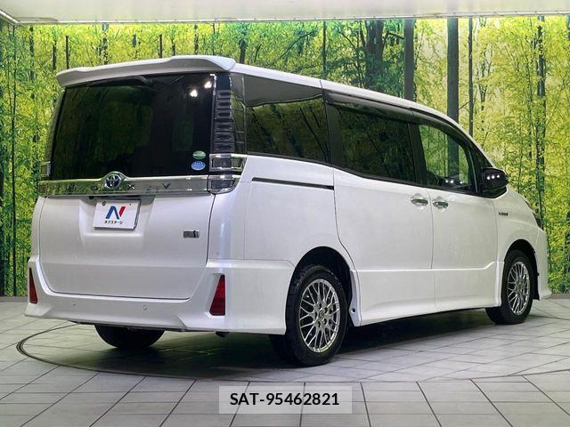 Toyota VOXY HYBRID 2020-03 8882933-17