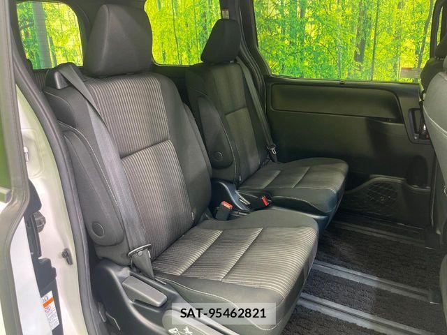 Toyota VOXY HYBRID 2020-03 8882933-8