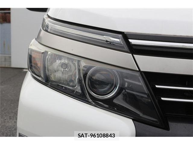 Toyota VOXY HYBRID 2016-09 8882942-9