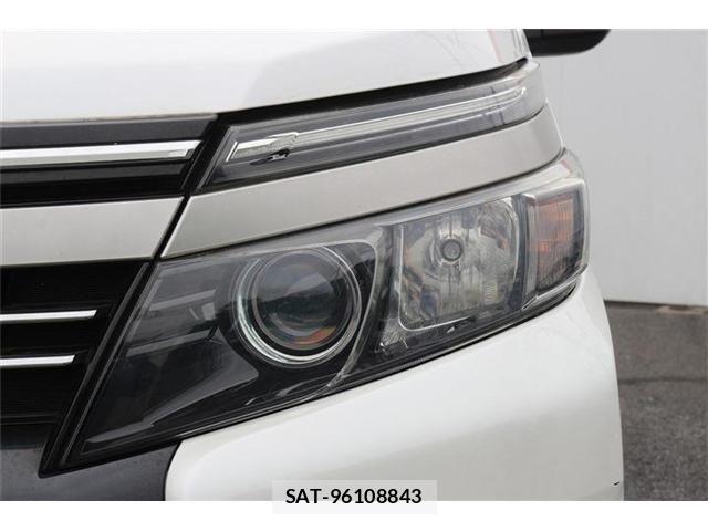 Toyota VOXY HYBRID 2016-09 8882942-10