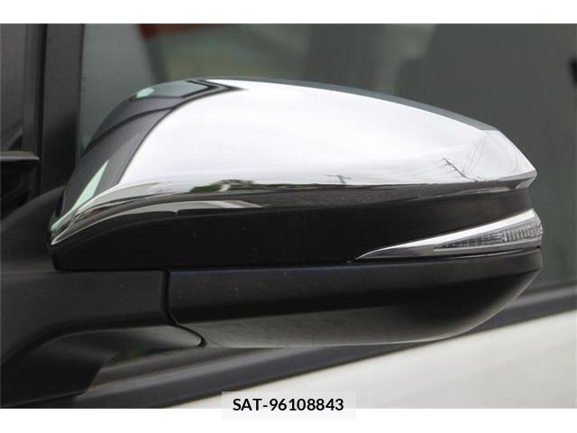 Toyota VOXY HYBRID 2016-09 8882942-13