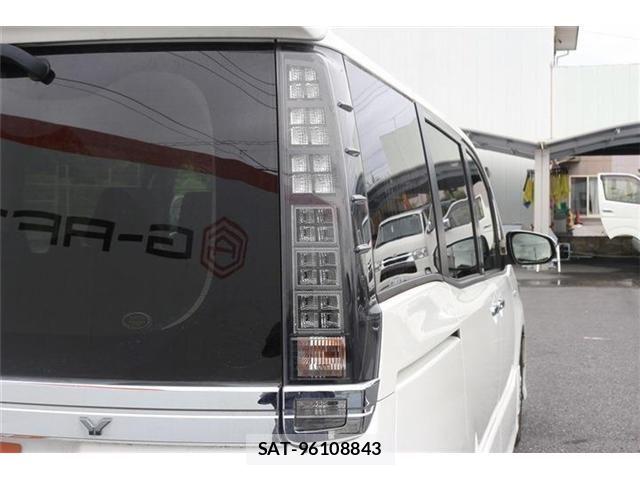 Toyota VOXY HYBRID 2016-09 8882942-15