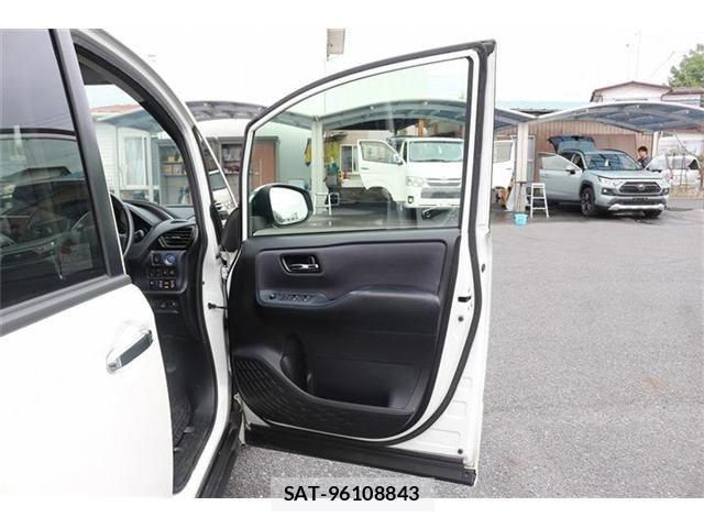 Toyota VOXY HYBRID 2016-09 8882942-24