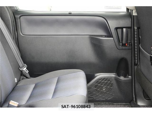 Toyota VOXY HYBRID 2016-09 8882942-25
