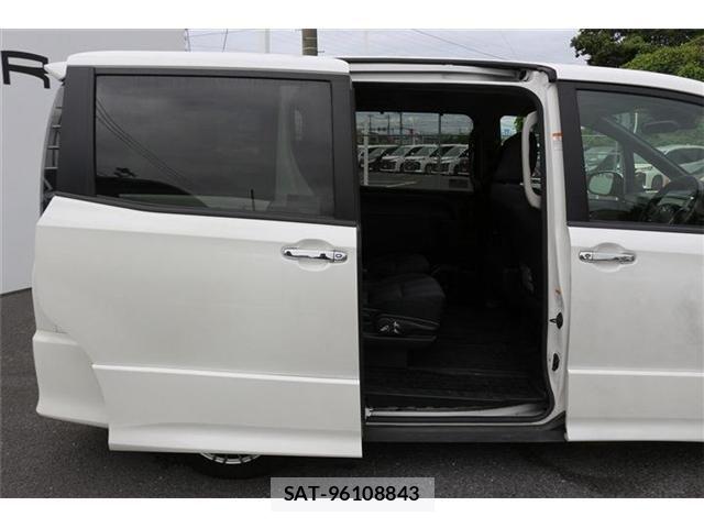 Toyota VOXY HYBRID 2016-09 8882942-26