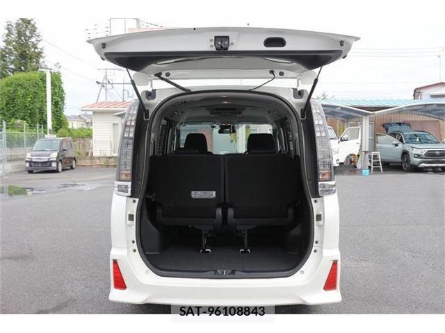 Toyota VOXY HYBRID 2016-09 8882942-27