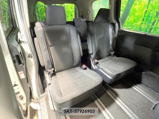 Toyota VOXY HYBRID 2015-09 8882943-11