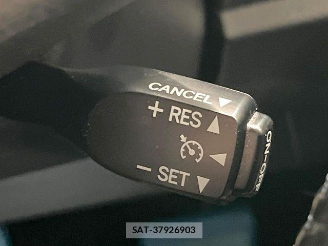 Toyota VOXY HYBRID 2015-09 8882943-6