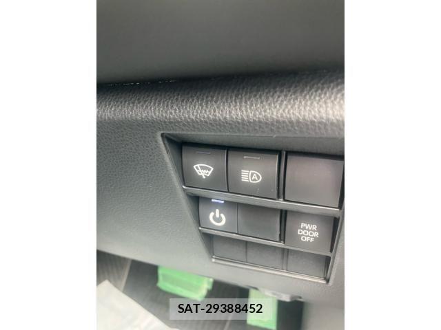 Toyota VOXY HYBRID 2023-07 8882929-11