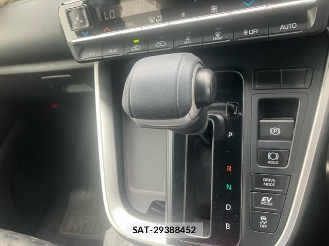 Toyota VOXY HYBRID 2023-07 8882929-22
