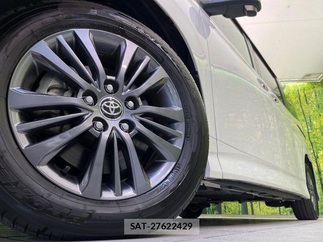 Toyota VOXY HYBRID 2023-11 8882931-12