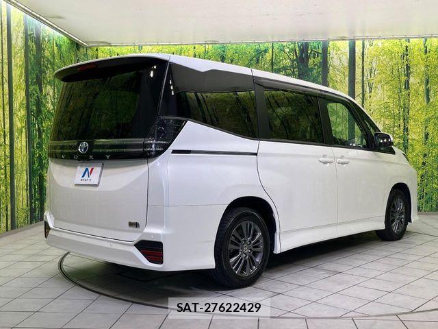 Toyota VOXY HYBRID 2023-11 8882931-17