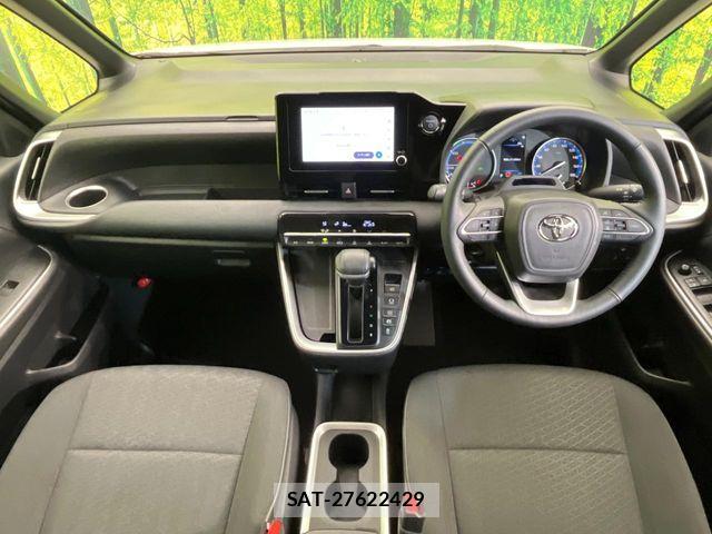 Toyota VOXY HYBRID 2023-11 8882931-1